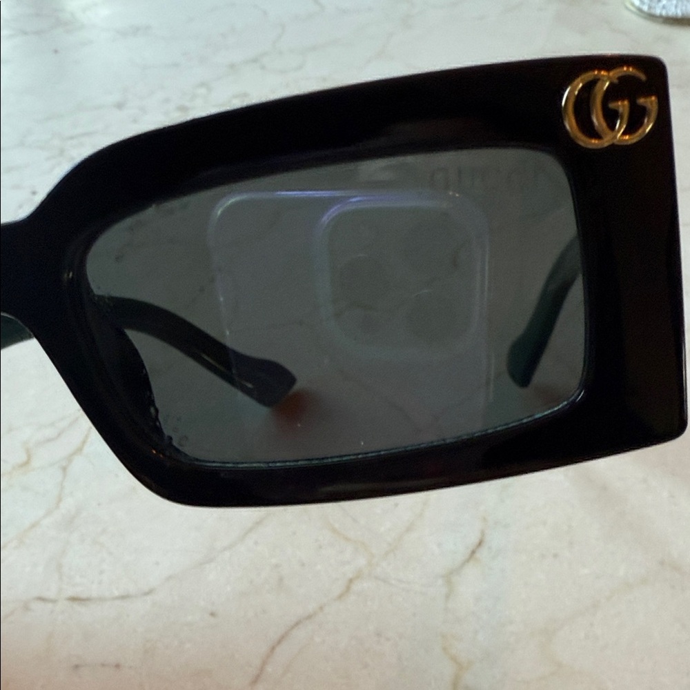 Gucci Black and Gold Sunglasses - Picture 2 of 6
